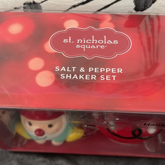 St Nicholas squareSalt and Pepper Shaker Set - Picture 2 of 5
